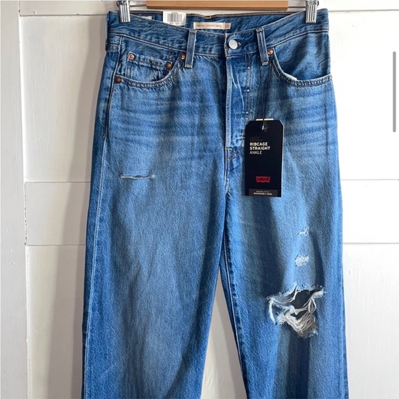 Levi’s Ribcage Straight Jeans - Picture 3 of 12